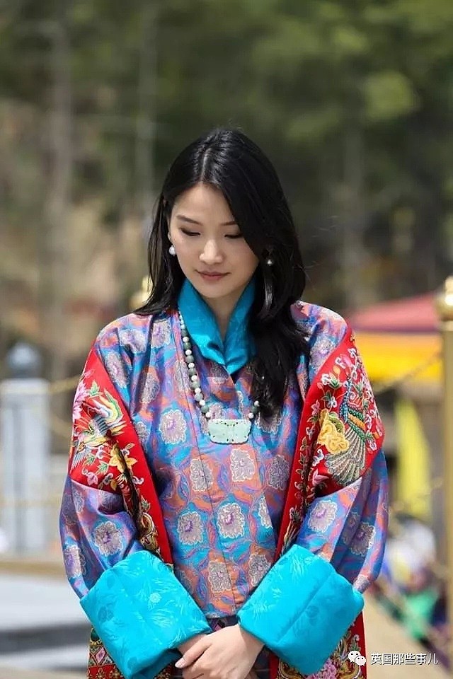不丹29岁王后官宣怀二胎，痴迷传统服饰的她，被誉为时尚新偶像？（组图） - 17
