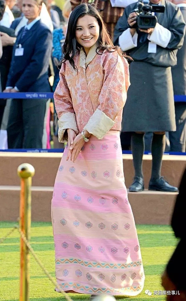 不丹29岁王后官宣怀二胎，痴迷传统服饰的她，被誉为时尚新偶像？（组图） - 23