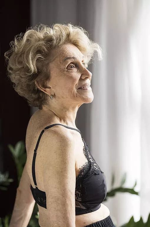 79岁奶奶当内衣模特，还拒绝修图：不怕老的人生有多爽 （组图） - 11