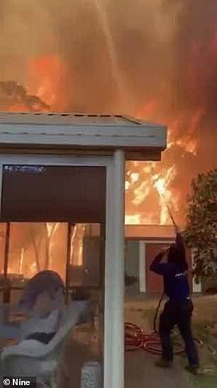 英勇！水管灭火成功保下家园，两新州男子受赞（视频/组图） - 1