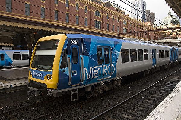 1024px-Metro_train_on_Flinders_station_2-600x400-1.jpg,0