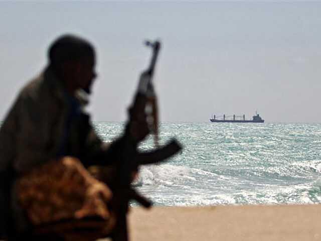 外媒：海盗袭击加蓬首都，1名船长被杀，4名中国船员遭绑架