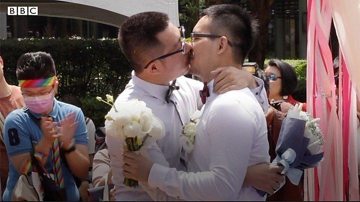 中国官方罕见公开提同性婚姻合法化引发讨论与猜测（组图） - 4
