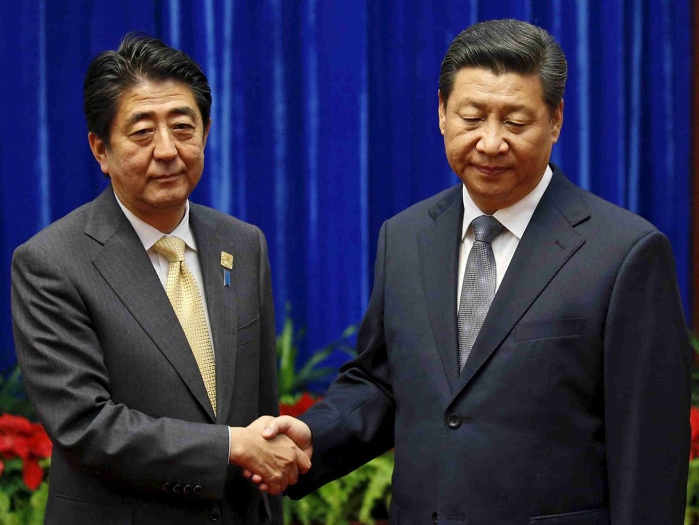 2014年11月10日，习近平在北京会晤安倍晋三时，脸上的表情十分严肃。（Reuters）