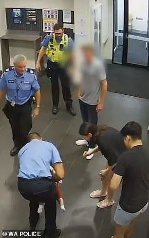“圣诞奇迹”！婴儿窒息险身亡，澳警察几个动作就化险为夷！救了一条命（视频/组图） - 3
