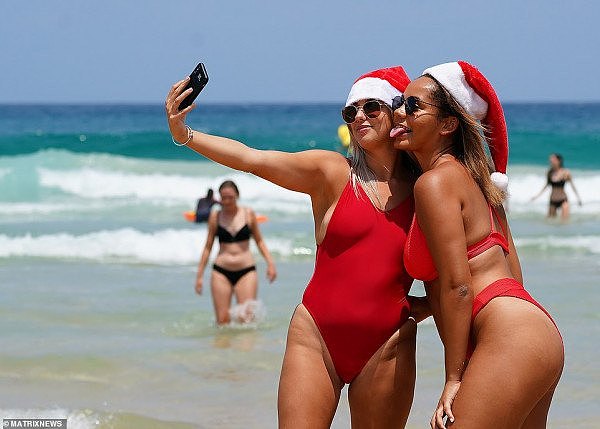 大批悉尼人涌向Bondi Beach！比基尼美女超抢眼，圣诞节气息满满！（组图） - 2