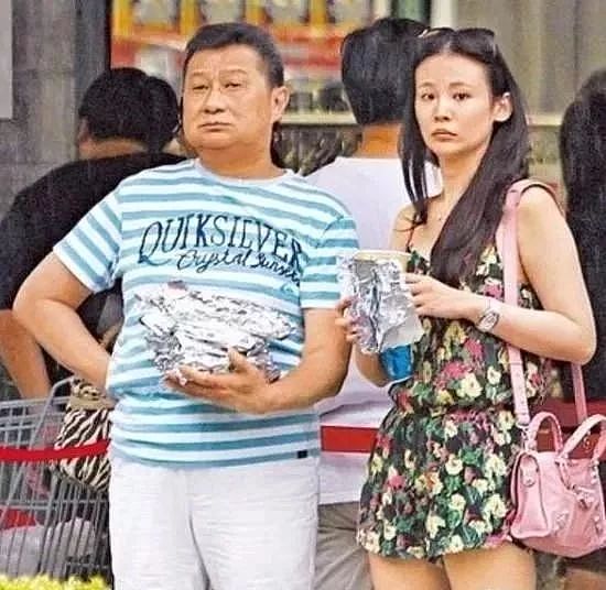 70岁落魄富豪即将出狱，小32岁嫩妻痴情等3年，曾有6个女友 （组图） - 11