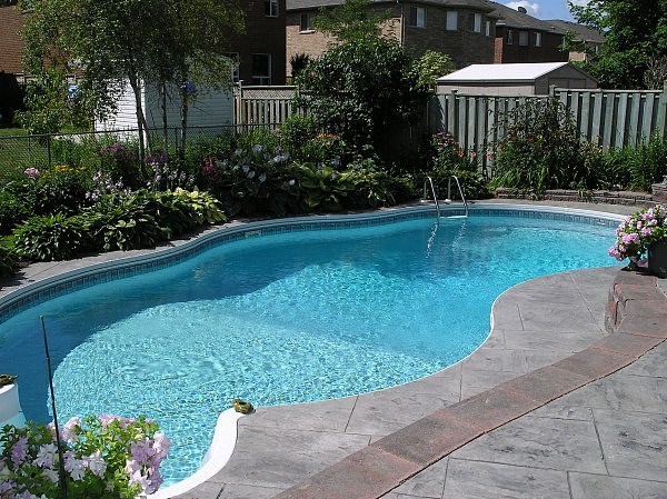 Backyardpool.jpg,0