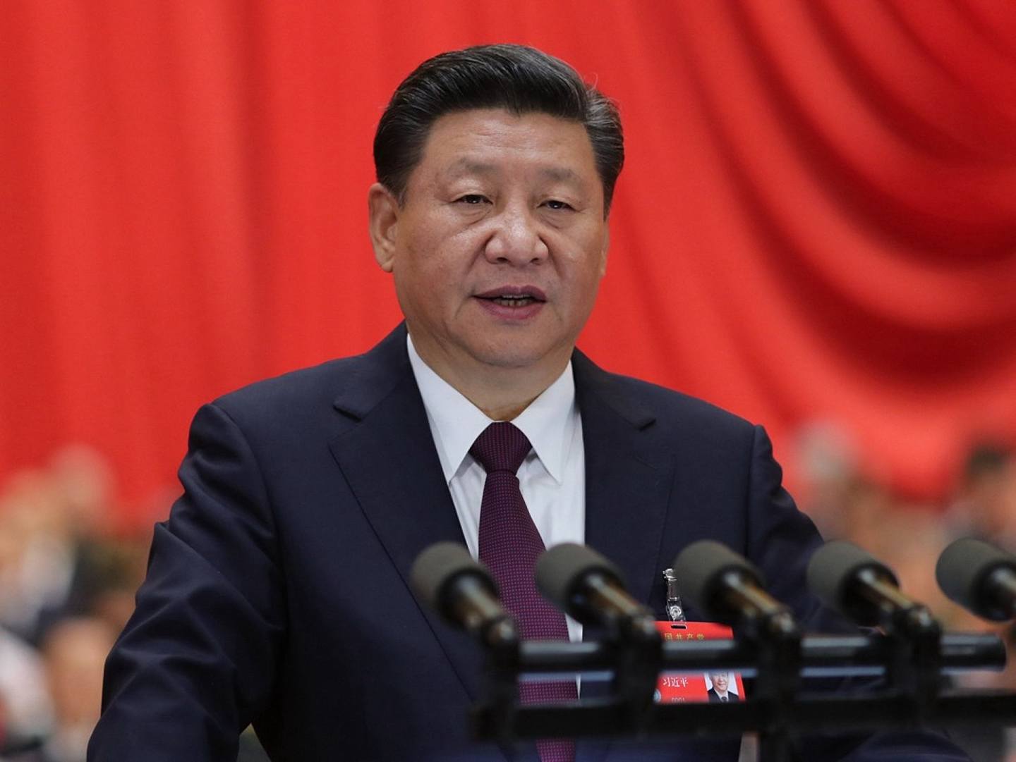 习近平在中国共产党第十九次全国代表大会上做报告，绘制了实现民族复兴的宏观蓝图。（新华社）