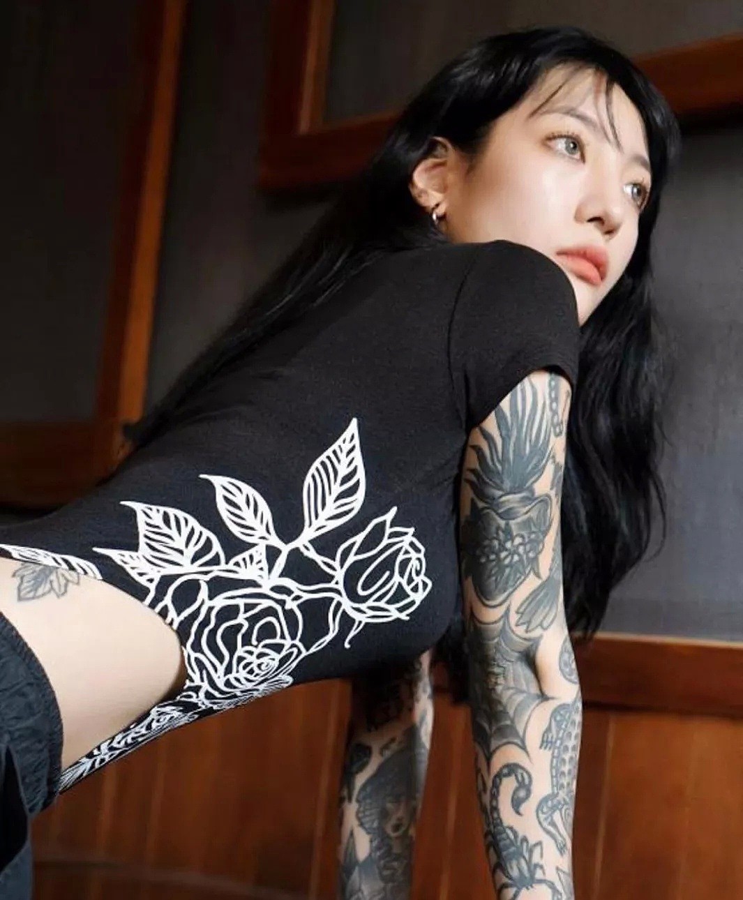 【美女】身材堪比吉娜的纹身师，她爱健身+有纹身，让无数男人排队扎针...（组图） - 4