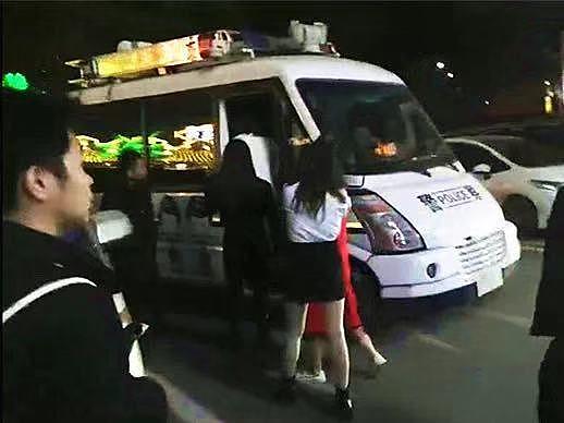 广西2家KTV暗藏“特殊服务”，65人被抓，现场不堪入目
