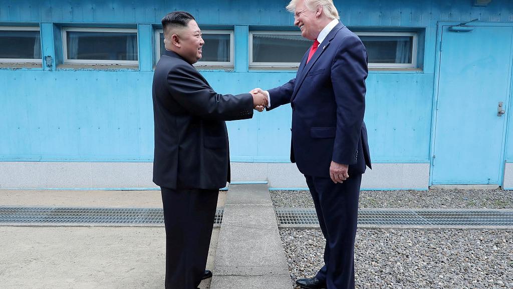6月30日，特朗普与金正恩曾在南北韩三八线历史性握手。（资料图片）