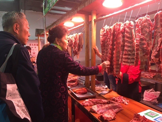 中国国内近期猪肉价格暴涨，不少民众感慨「吃不起」。 （记者杨青／摄影）