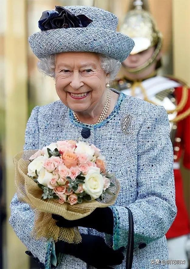 拍英国女王的戏太难了，光买衣服就花了4.5个亿？