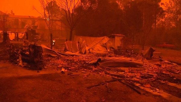 噩耗！新州山火肆虐，又有2人确认遇难，另一人凶多吉少！死亡人数已升至11人（视频/组图） - 2