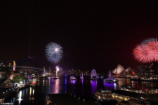 绝美璀璨！悉尼跨年庆典强风中揭幕，大桥惊现巨幅中文字！烟花秀照亮全城（视频/组图） - 25