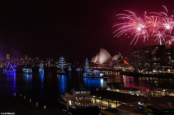 绝美璀璨！悉尼跨年庆典强风中揭幕，大桥惊现巨幅中文字！烟花秀照亮全城（视频/组图） - 24
