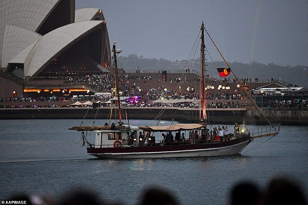 绝美璀璨！悉尼跨年庆典强风中揭幕，大桥惊现巨幅中文字！烟花秀照亮全城（视频/组图） - 28