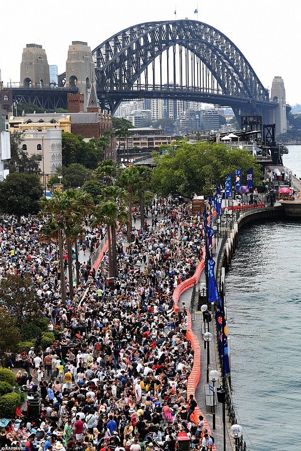 绝美璀璨！悉尼跨年庆典强风中揭幕，大桥惊现巨幅中文字！烟花秀照亮全城（视频/组图） - 32