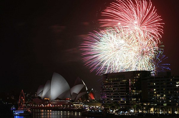 绝美璀璨！悉尼跨年庆典强风中揭幕，大桥惊现巨幅中文字！烟花秀照亮全城（视频/组图） - 17