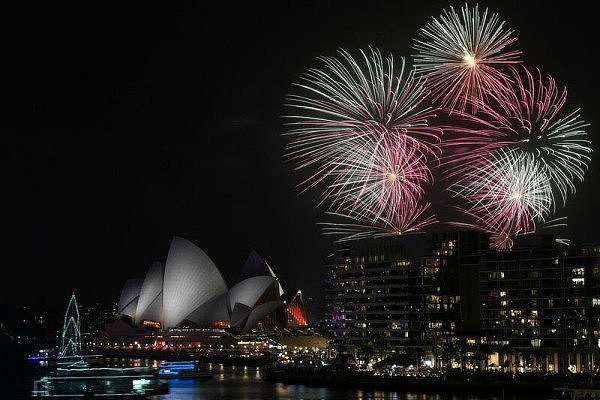绝美璀璨！悉尼跨年庆典强风中揭幕，大桥惊现巨幅中文字！烟花秀照亮全城（视频/组图） - 23