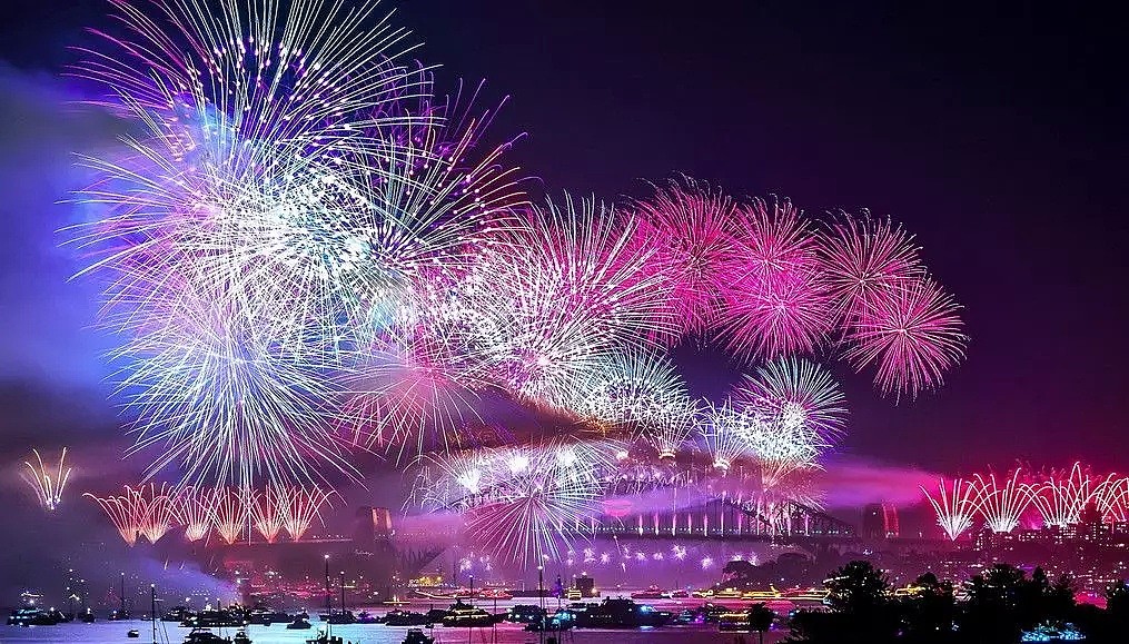 财经时讯 |迫于丛林大火压力 全澳多处取消新年庆典烟花表演 - 1