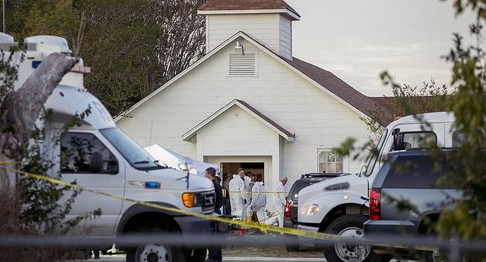 美国教堂枪击案:4人同时举枪,枪手6秒被群众击毙（组图） - 14