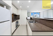 Parramatta       市中心近新公寓2房2卫1车位整租800
