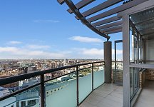 Sydney  CBD 商业中心 高档公寓超大主卧便宜出租 近火车站独立阳台
