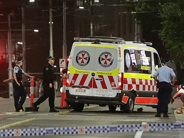 悉尼乔治街发生随机伤人事件！男子疑被刺送医，警方介入调查（组图） - 1