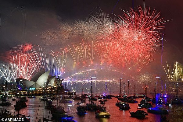 22737828-7832365-Sydney_s_iconic_fireworks_display_on_New_year_s_Eve_could_be_scr-a-20_1577657520731.jpg,0