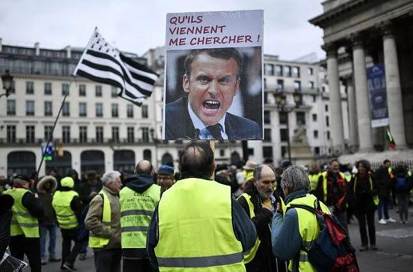 法国迎来史上最“尬”跨年：工会与政府隔空互掐，马克龙新年讲话能否力挽狂澜？
