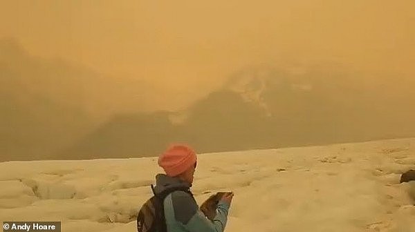 惊呆！澳洲森林大火造奇景！2000公里外的新西兰冰川“焦糖化”了...（视频/组图） - 2