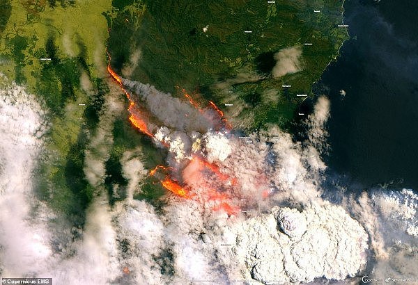 22863032-7842717-Another_satellite_image_shows_the_devastation_of_the_fires_devas-m-4_1577894500703.jpg,0
