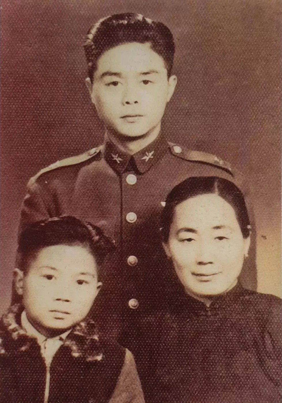 唯一被提名诺贝尔和平奖的中国女作家：父亲被枪杀，流浪一生，却帮助了全球1400多名作家！（组图） - 28