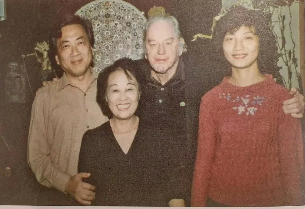 唯一被提名诺贝尔和平奖的中国女作家：父亲被枪杀，流浪一生，却帮助了全球1400多名作家！（组图） - 46