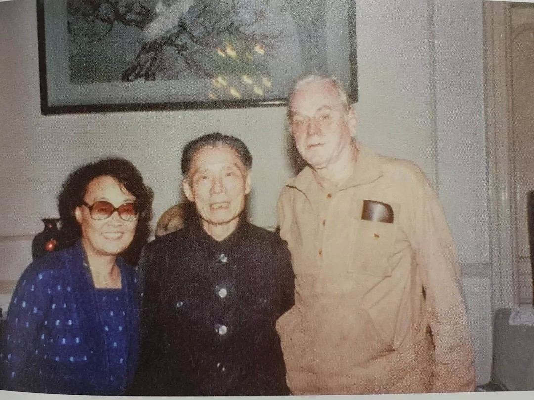 唯一被提名诺贝尔和平奖的中国女作家：父亲被枪杀，流浪一生，却帮助了全球1400多名作家！（组图） - 53