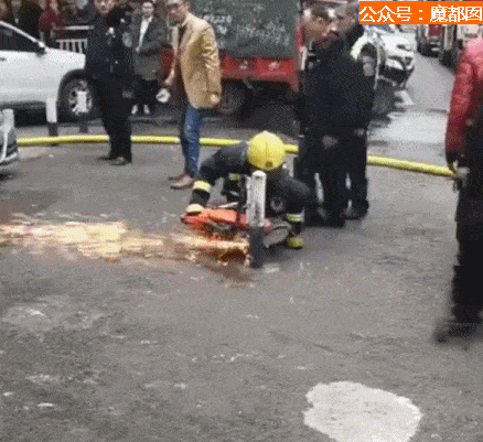 重庆小区大火 烧到30楼 消防车却被挡 引众怒（视频/组图） - 31