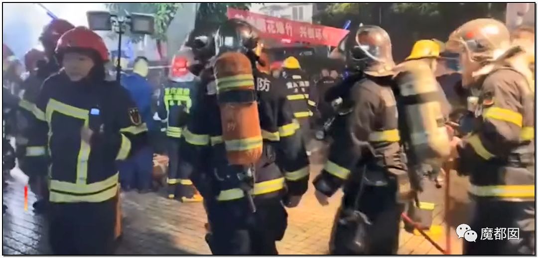 重庆小区大火 烧到30楼 消防车却被挡 引众怒（视频/组图） - 37