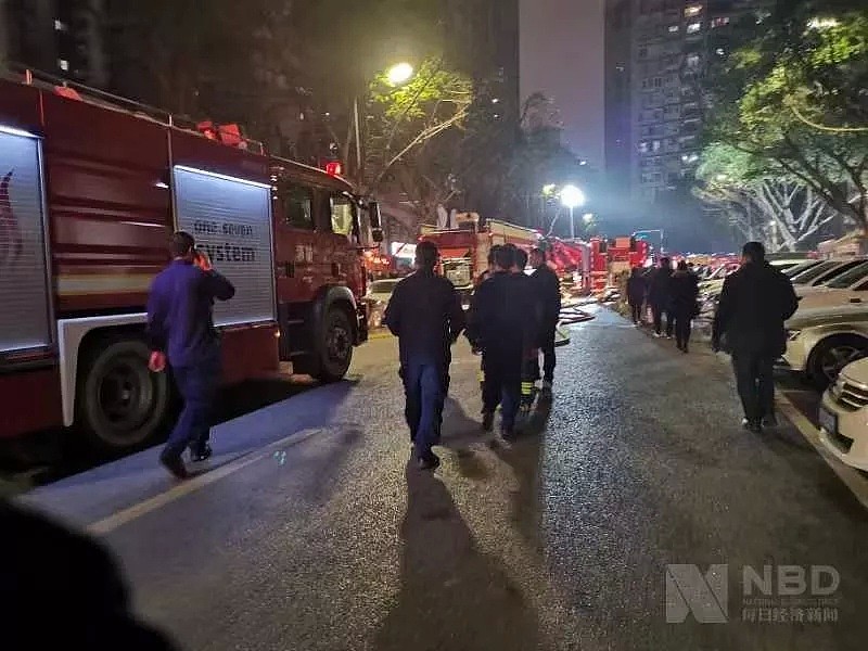重庆小区大火 烧到30楼 消防车却被挡 引众怒（视频/组图） - 82