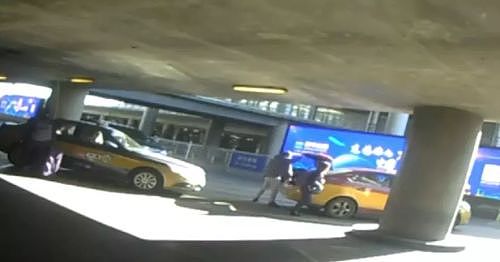 出租司机殴打北京警察 叫嚣不铐我就是孙子结果怎样?（组图） - 1