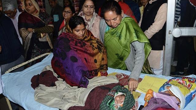印度政府医院奇差无比，9天19名幼儿死亡，苍蝇乱飞猪满院子乱跑