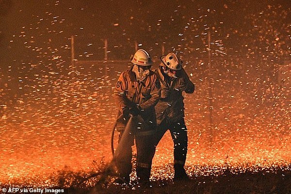 22946022-7852131-Firefighters_struggle_with_strong_winds_in_the_NSW_town_of_Nowra-a-10_1578174852721.jpg,0