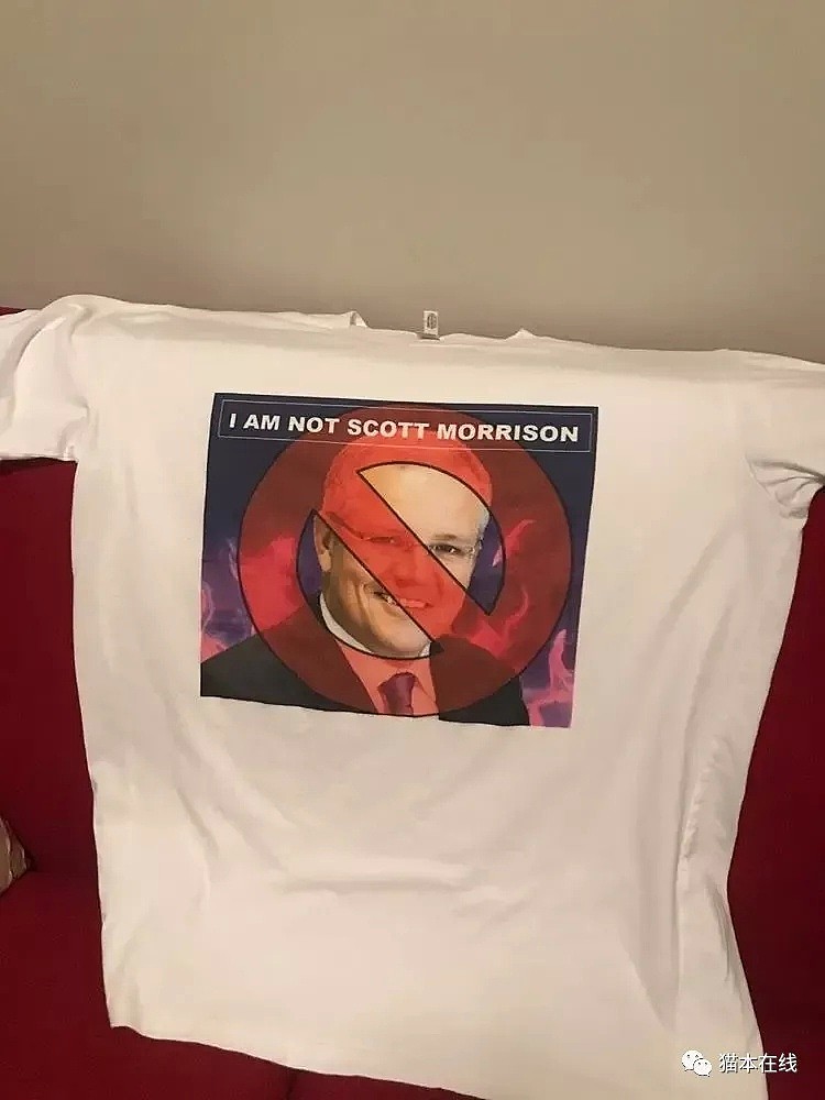 因为长得太像澳洲总理，他给自己印了一件“我不是莫里森”的T恤，没想到成了政治正确！警察都忍不住和他合影（组图） - 8