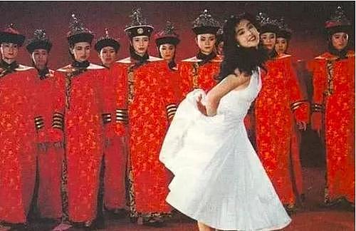 王祖贤30年前故宫旧照，有谁注意背后的群演？如今成当红明星 （组图） - 2