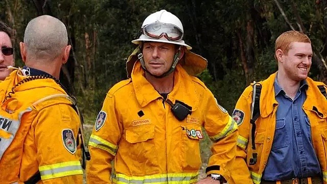 前总理去救火，曾被群嘲、殴打，但却让我看懂澳洲 - 24