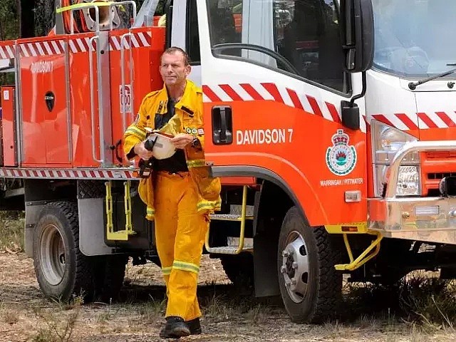 前总理去救火，曾被群嘲、殴打，但却让我看懂澳洲 - 25