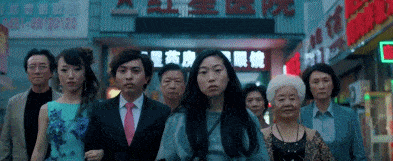 华裔女孩创造历史，勇夺金球奖影后！却被中国网友十万条脏话，骂上了热搜…… - 29