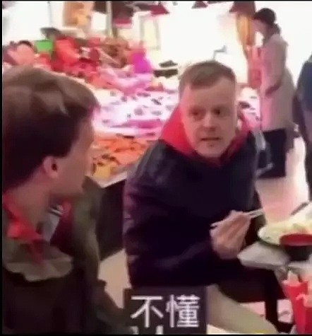 【爆笑】当在华生活很久的老外遇到刚来中国的老外，哈哈哈哈哈（视频/组图） - 17