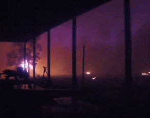 人间地狱！山火包围澳洲民宅，蓝色火焰直冲天际，场景好似末日降临！（组图） - 6